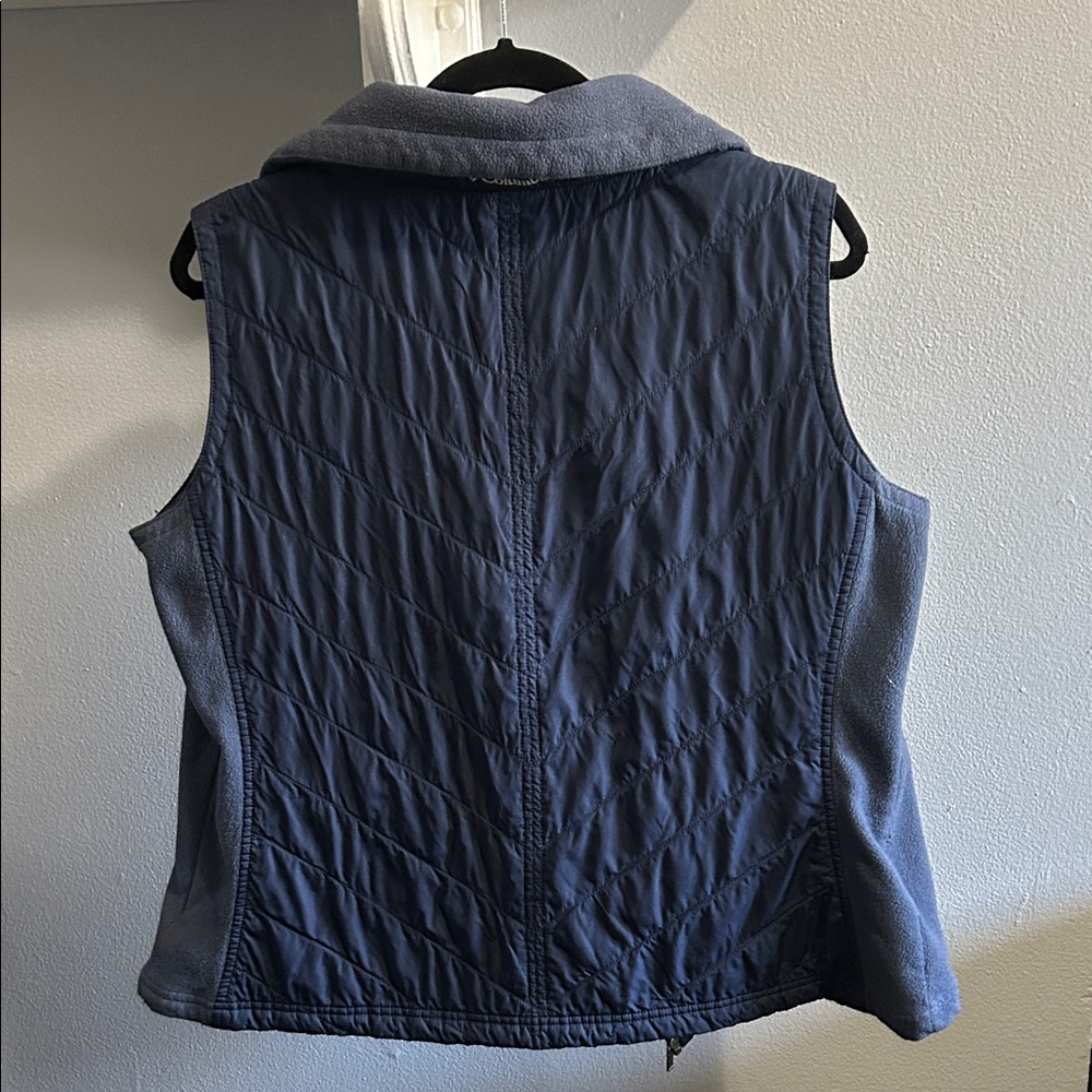 Women's Columbia Navy Quilted Vest - Picture 4 of 5